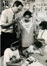 Dr. Paul Shoecraft explains MOVE IT Math to principal from Guadalajara.